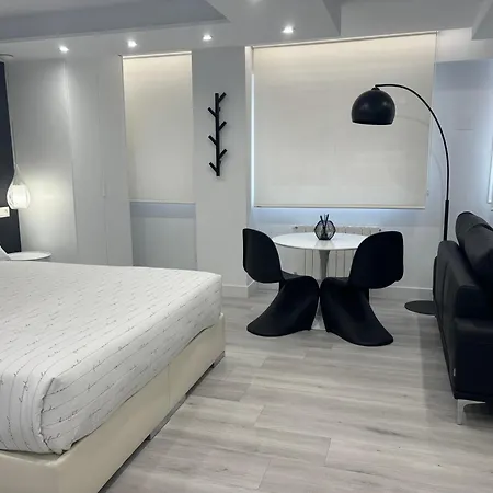 Apartment Black And White Cervantes *