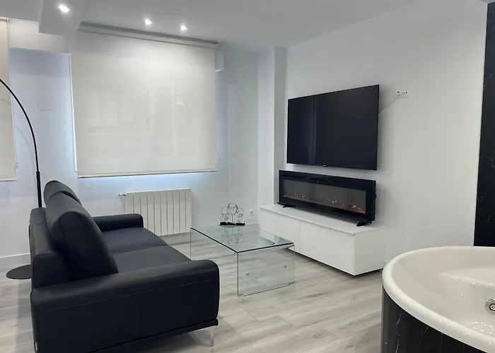 Black And White Apartment *