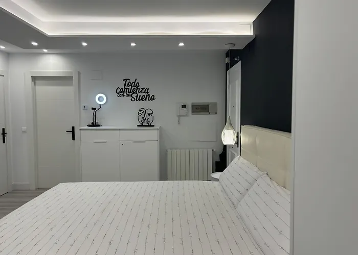 Black And White Apartment *